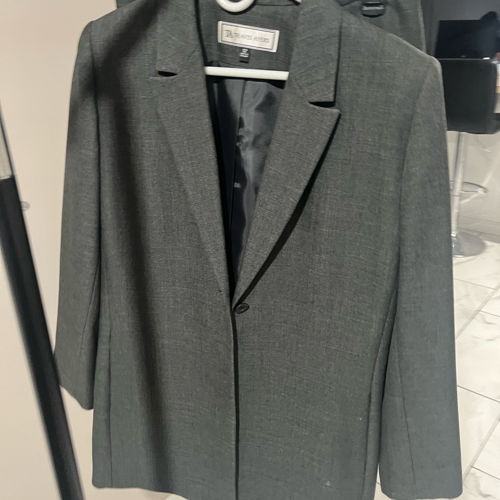 suit from TRAVIS AYERS for women.